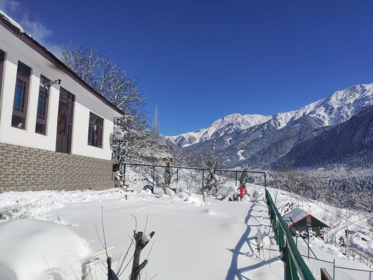 Cliff Cottage Pahalgam, Kashmir Batakut 外观 照片